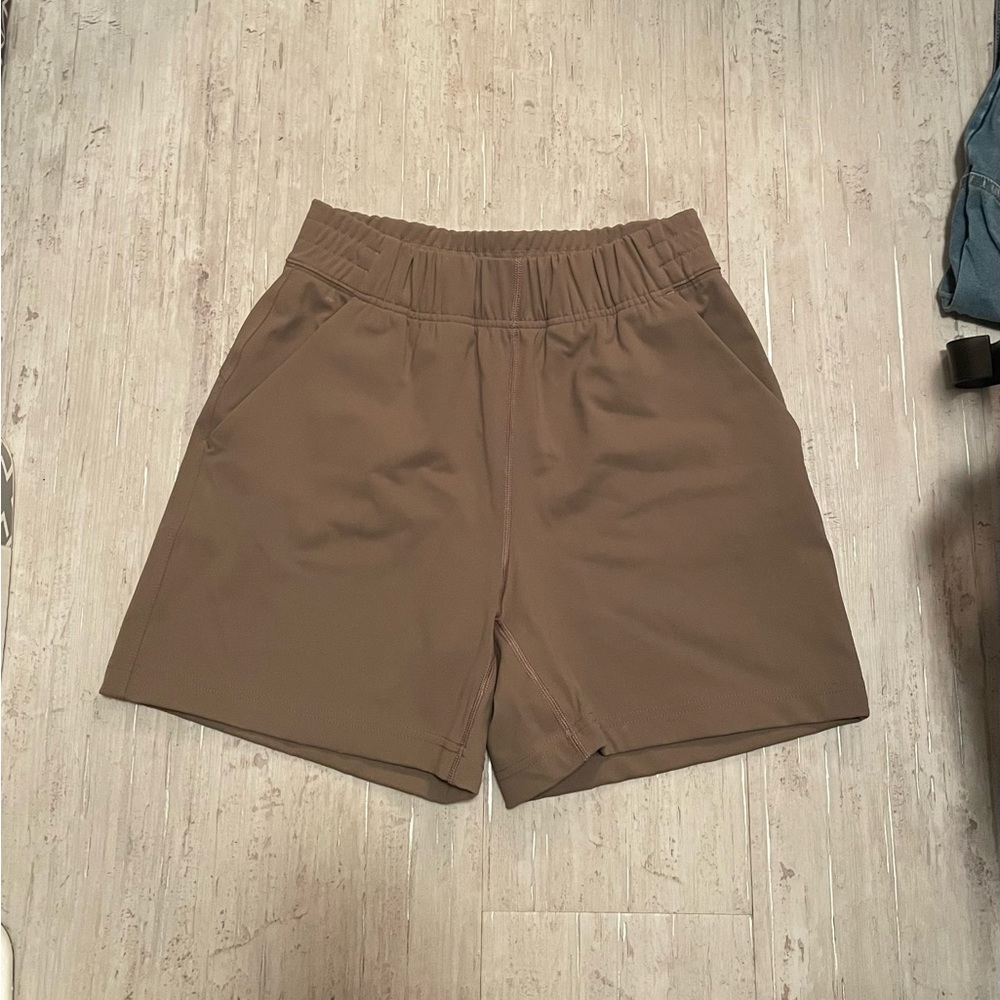 Aritzia babaton short